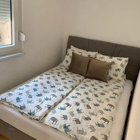 Little Heaven Free Parking *